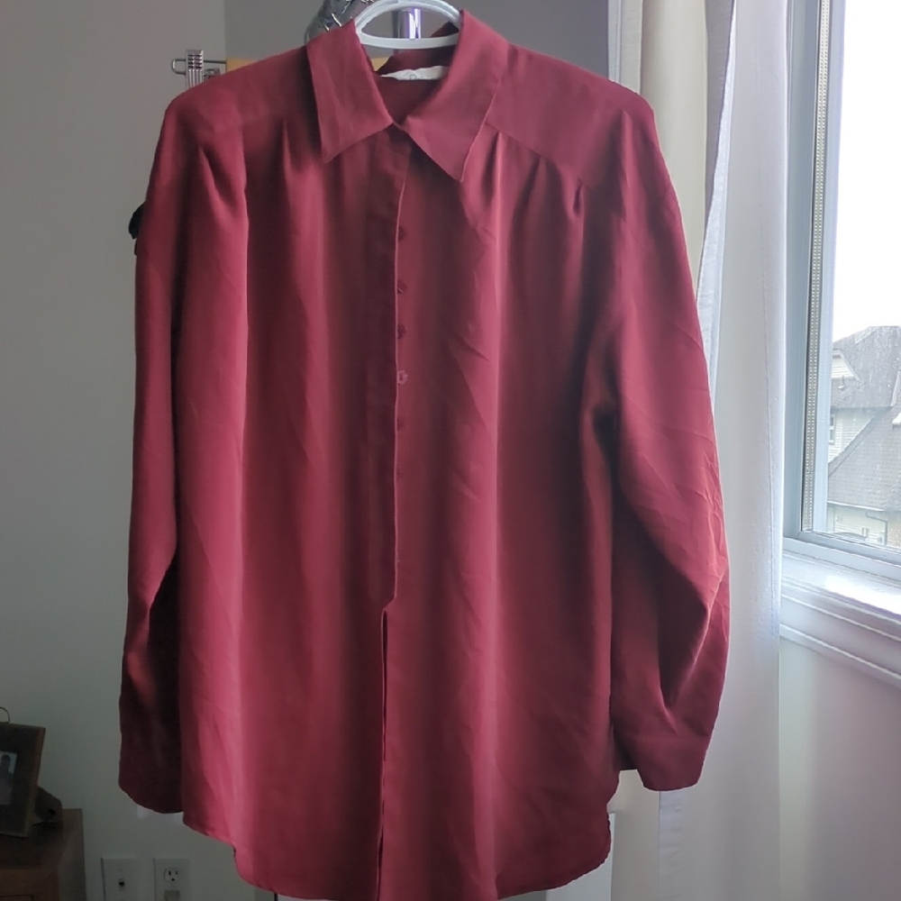 Elegant Red Button-Up Blouse - Dejavu